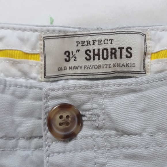 Old Navy perfect 3.5 shorts size 8 kahki - Picture 2 of 2